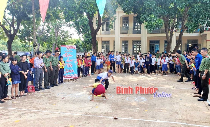 “Tuổi trẻ Bình Phước tự hào tiến bước dưới cờ Đảng”