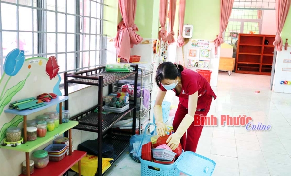 Đồng Xoài tích cực vệ sinh, khử khuẩn tại các trường học