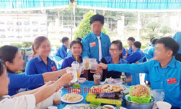 Từ đ&aacute;m cưới &ldquo;n&oacute;i kh&ocirc;ng với rượu, bia&rdquo; đến Nghị định số 100