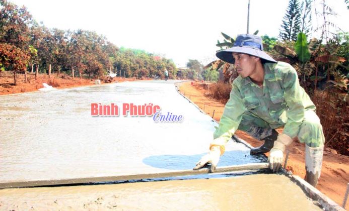 Nghĩa Trung dồn sức về đ&iacute;ch n&ocirc;ng th&ocirc;n mới