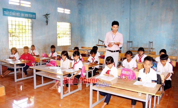 S&aacute;ng tạo trong duy tr&igrave; sĩ số học sinh ở Ph&uacute; Riềng