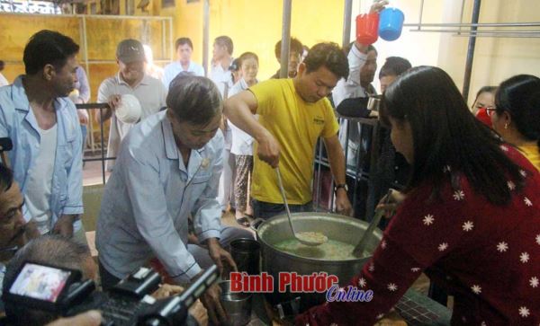 Học v&agrave; l&agrave;m theo B&aacute;c xuất ph&aacute;t từ chữ t&acirc;m