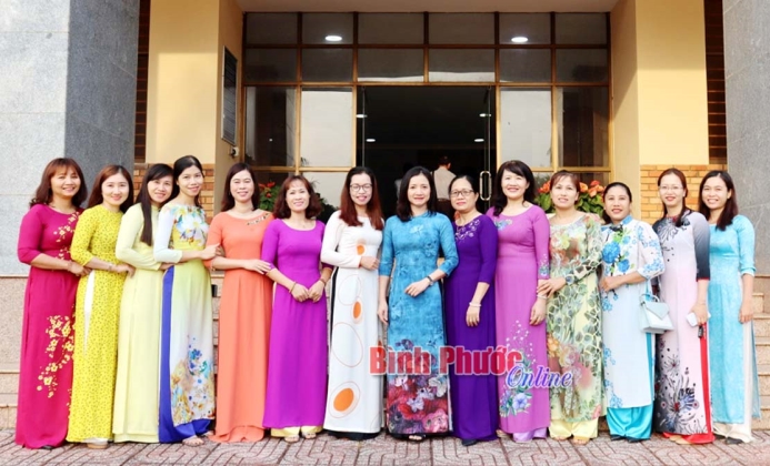 Phụ nữ Chơn Th&agrave;nh, Đồng Xo&agrave;i t&iacute;ch cực hưởng ứng &ldquo;Tuần lễ &aacute;o d&agrave;i&rdquo;