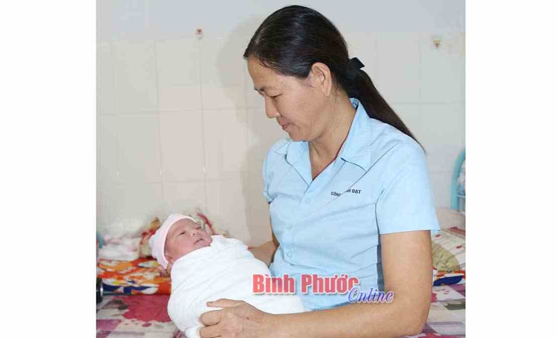 Bé gái sơ sinh bị bỏ rơi ở Trung tâm Y tế Hớn Quản