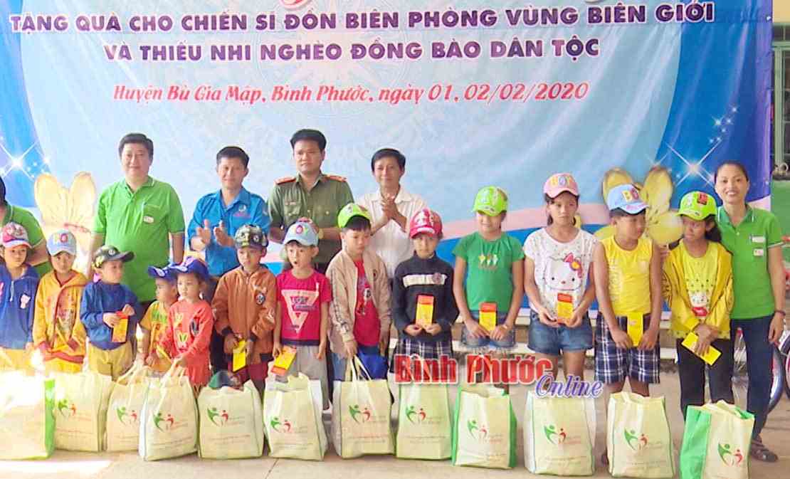 “Xuân yêu thương” với thiếu nhi Bù Gia Mập