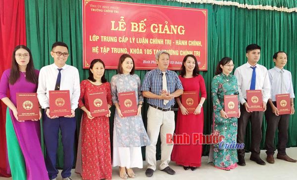 42 học viên tốt nghiệp trung cấp lý luận chính trị - hành chính