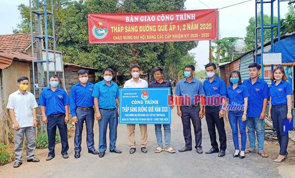 Bàn giao 3 công trình “Tuyến đường ánh sáng an ninh”