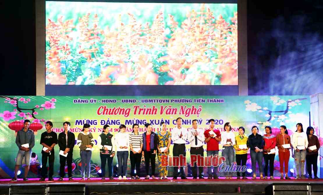 Chung tay chăm lo tết cho người nghèo