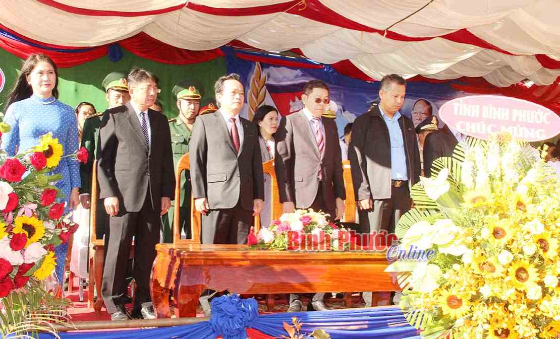 B&igrave;nh Phước thăm v&agrave; tặng qu&agrave; tỉnh Mundulkiri