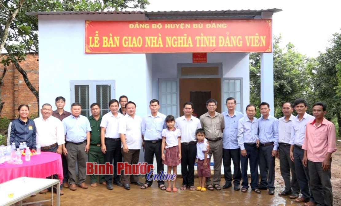 Ấm tình đồng chí