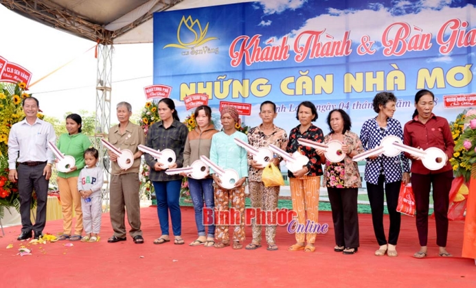 Nhân dân Bình Long ủng hộ Quỹ “Vì người nghèo” hơn 421 triệu đồng