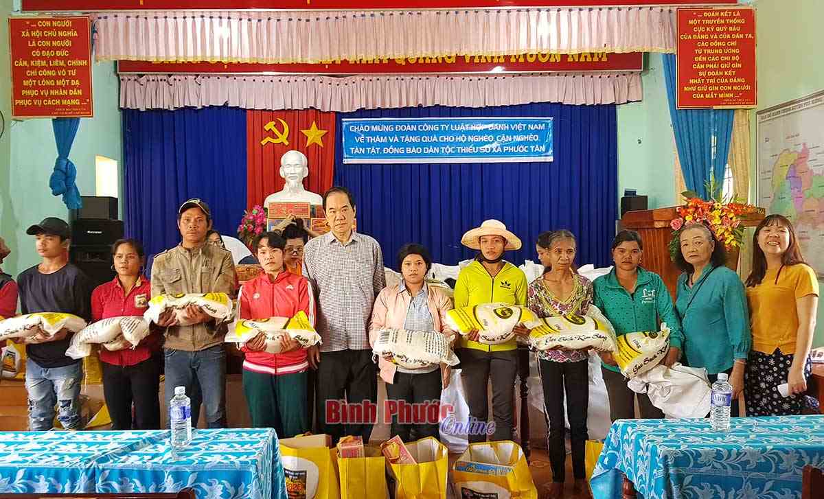 Mang tết đến người nghèo