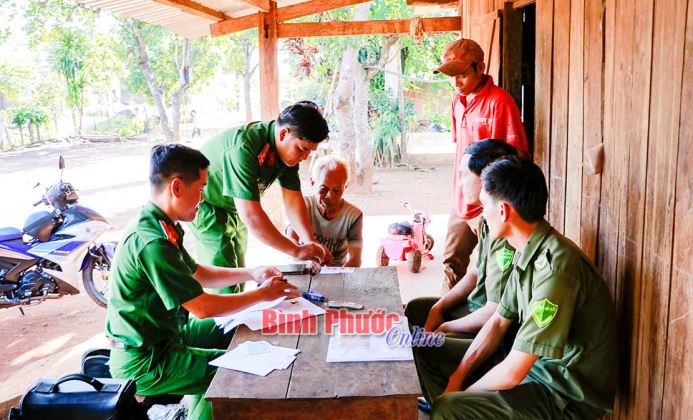 Công an Bù Đăng luôn gần gũi, gắn bó với dân