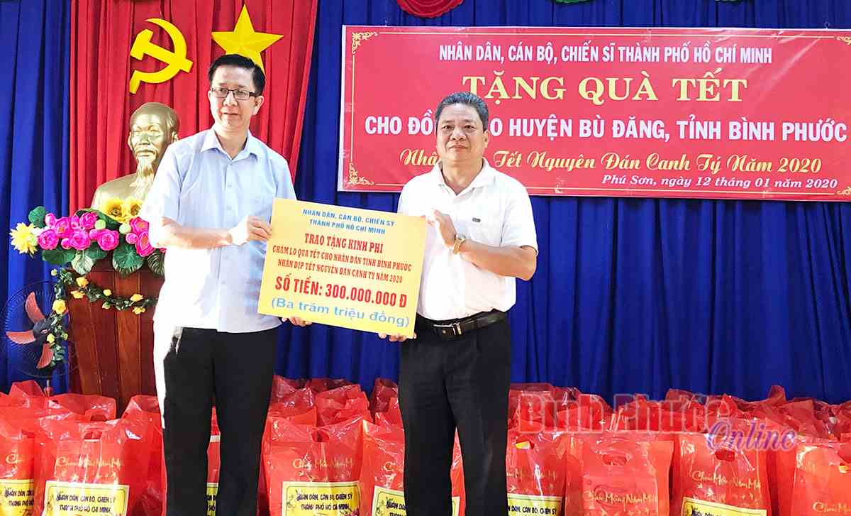 MTTQ vận động tặng 71.445 phần quà tết cho người nghèo