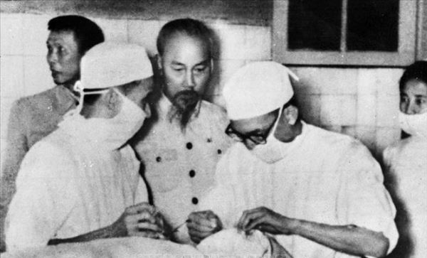 Chủ tịch Hồ Chí Minh với ngành y tế