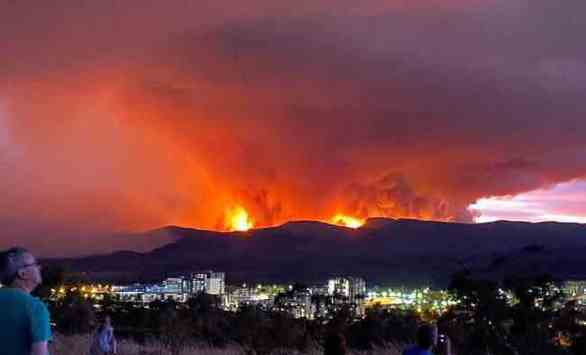 Cháy rừng lan tới thủ đô Úc