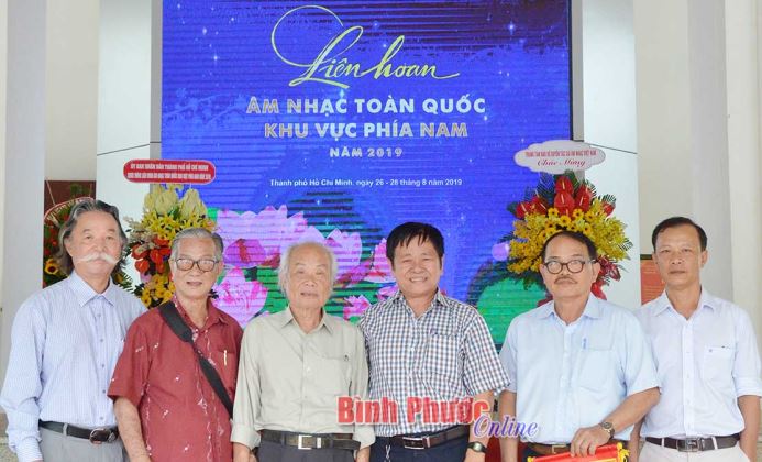 Phong c&aacute;ch trữ t&igrave;nh trong ca kh&uacute;c của nhạc sĩ Phạm Minh Tuấn