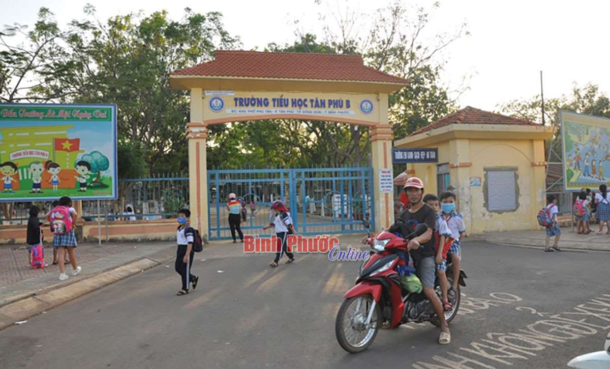 Học sinh được nghỉ học tránh dịch Corona, phụ huynh loay hoay tìm nơi gửi