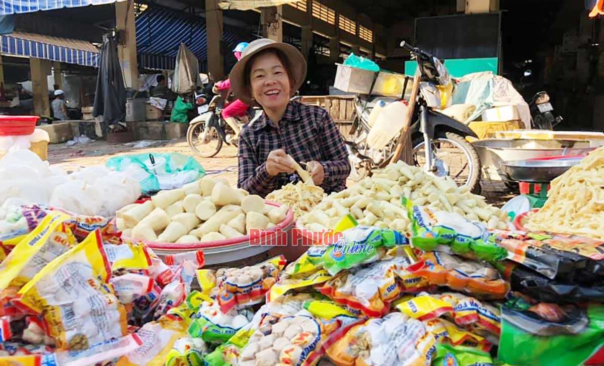 Phiên chợ mở hàng đầu năm ở thành phố Đồng Xoài
