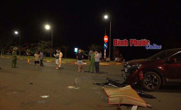 Xe &ocirc; t&ocirc; đấu đầu xe m&aacute;y, 1 người tử vong tại chỗ