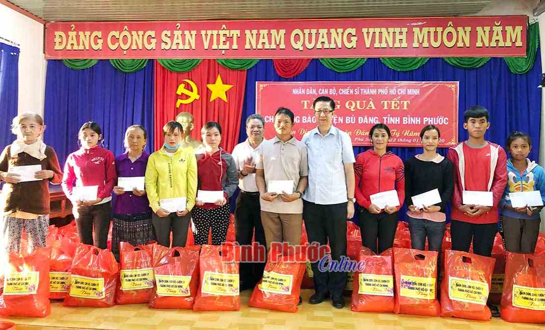 Chăm lo tết cho hộ nghèo, khó khăn