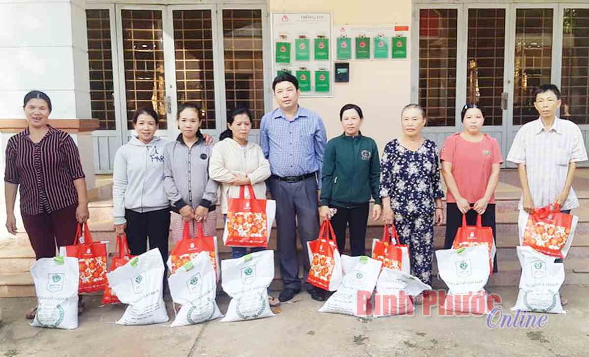 Đồng Phú tặng 8.678 phần quà dịp tết Nguyên đán