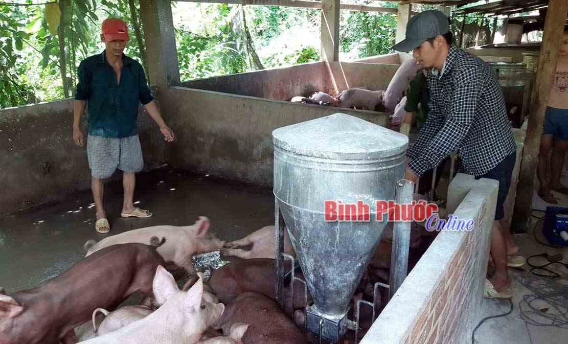 Sát cánh cùng nông dân vượt khó