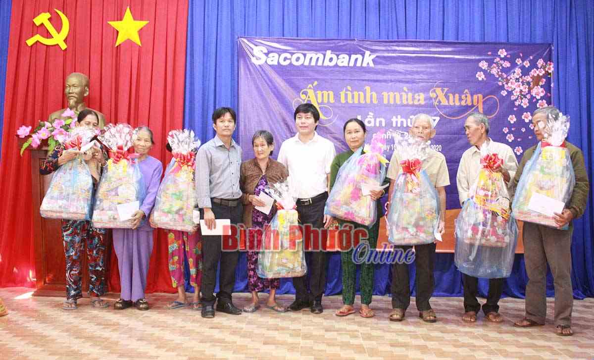 Ấm tình mùa xuân cùng Sacombank