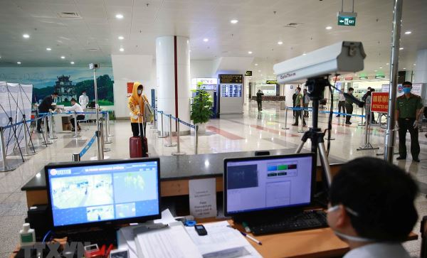 Tạm dừng nhập cảnh đối với tất cả người nước ngoài vào Việt Nam