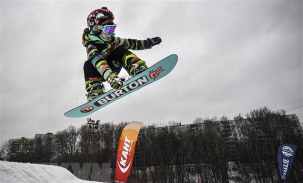 Tài năng trượt ván tuyết khó tin của bé gái 6 tuổi người Nga