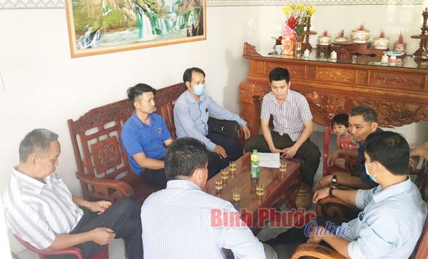 Vận động các hộ gia đình hoãn hoặc chỉ tổ chức đám cưới trong nội bộ