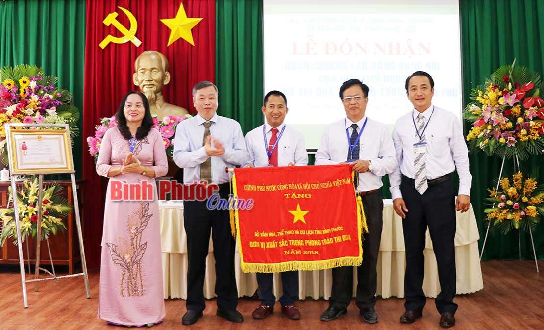 Sở VHTT&DL đón nhận Huân chương Lao động hạng Nhì