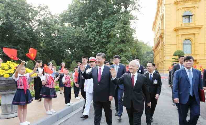 Lãnh đạo Việt-Trung gửi điện mừng kỷ niệm 70 năm quan hệ ngoại giao