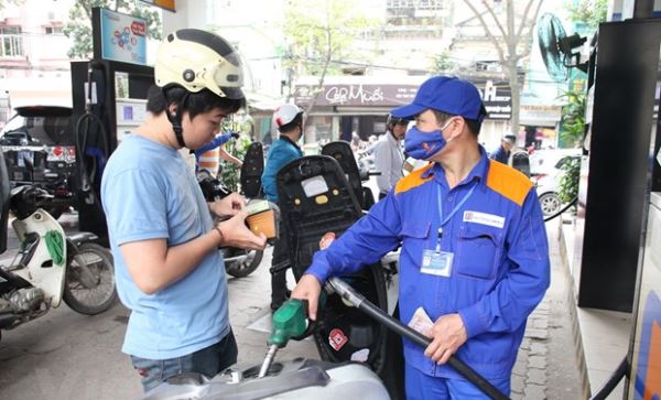 Giảm 2 lần từ sau Tết, xăng RON95-III xuống còn 19.380 đồng mỗi lít