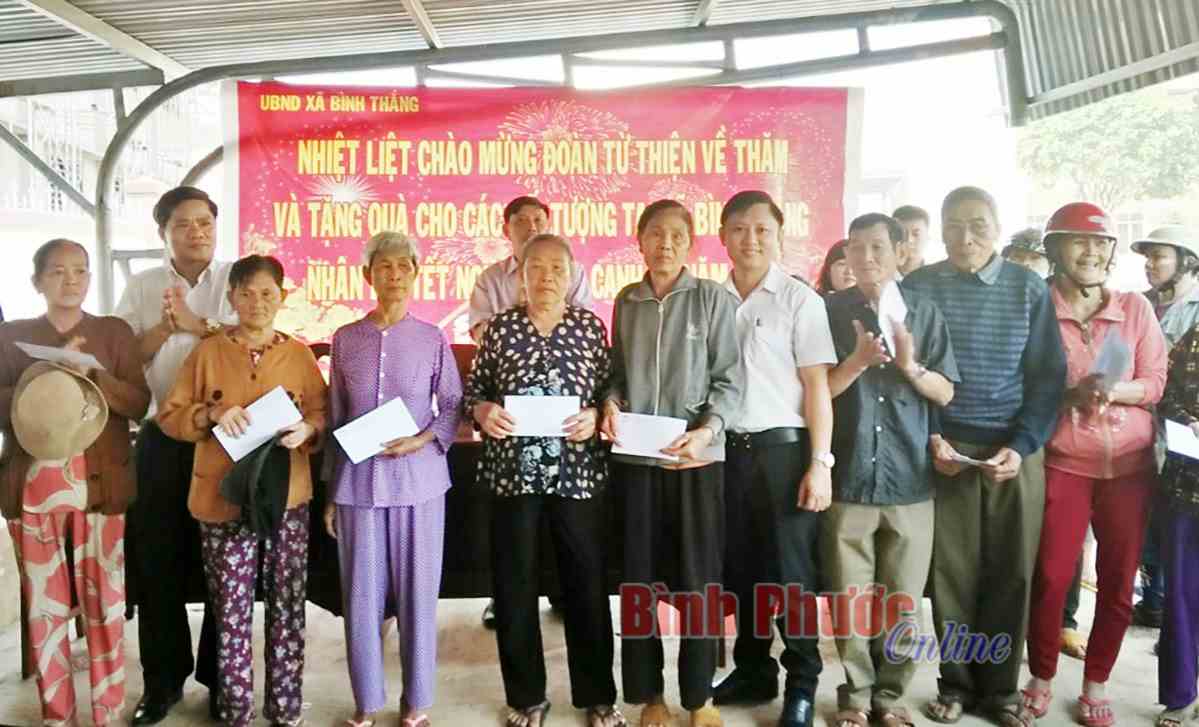 Bù Gia Mập, Lộc Ninh tặng 13.107 phần quà cho hộ nghèo, cận nghèo