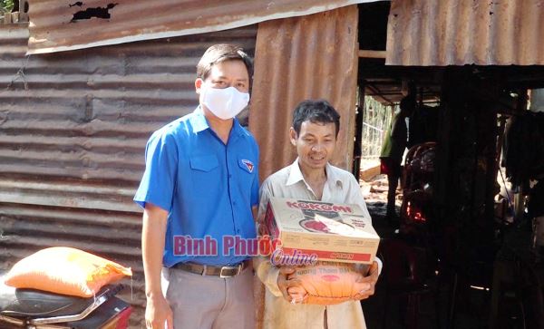 200 phần quà tặng người khó khăn ảnh hưởng bởi Covid-19