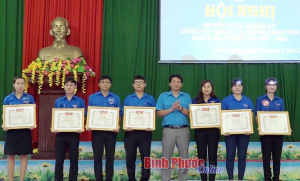 Nửa nhiệm kỳ, Ðoàn thanh niên Cao su Bình Long đạt và vượt 11/14 chỉ tiêu