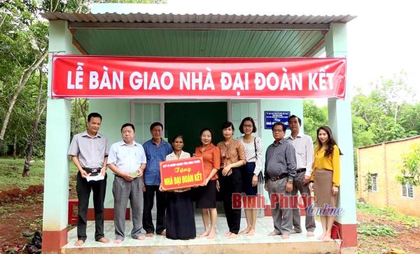 26 nhà đại đoàn kết tặng hộ đồng bào DTTS