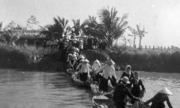 Từ huyền thoại đội quân tóc dài đến những sứ giả hòa bình quốc tế