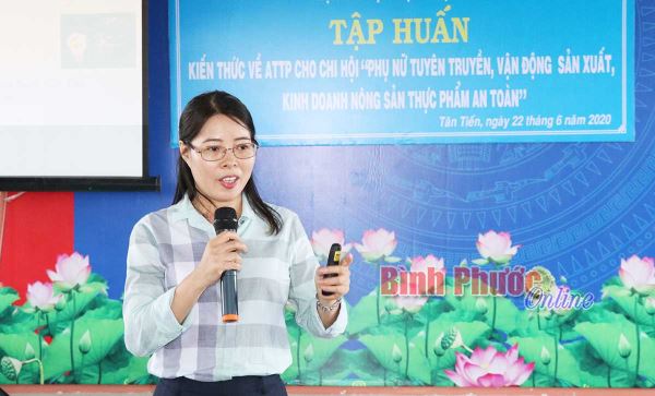 Tập huấn an toàn thực phẩm cho phụ nữ huyện Bù Đốp