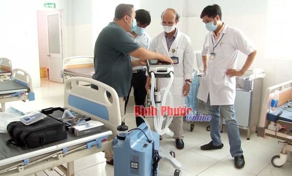 Công ty Quỳnh Trung tặng máy thở phòng, chống dịch Covid-19