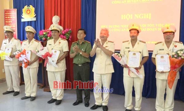 Tuy&ecirc;n dương tập thể, c&aacute; nh&acirc;n điển h&igrave;nh gương &ldquo;Người tốt, việc tốt&rdquo; giai đoạn 2015-2020