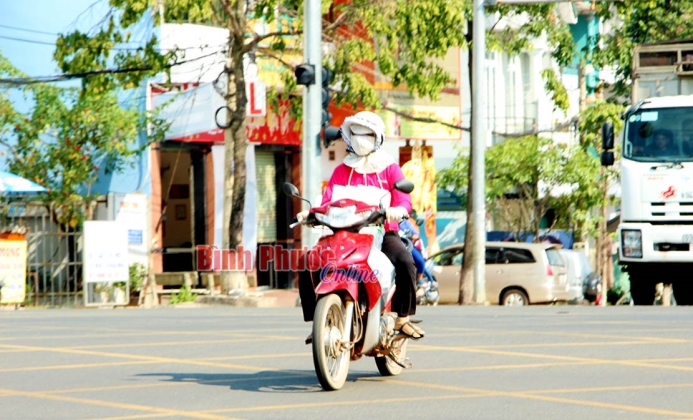 Bình Phước nắng nóng gay gắt, người lớn, trẻ em đề phòng