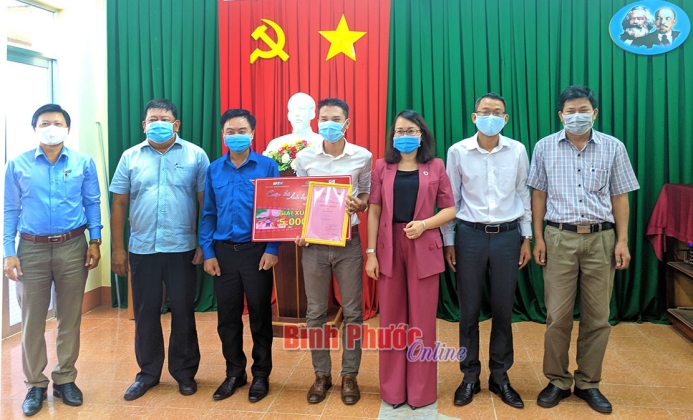 “Những dấu chân thầm lặng” đạt giải Clip xuất sắc đợt 2 “Ảnh đẹp, clip hay kể ngay việc tốt”