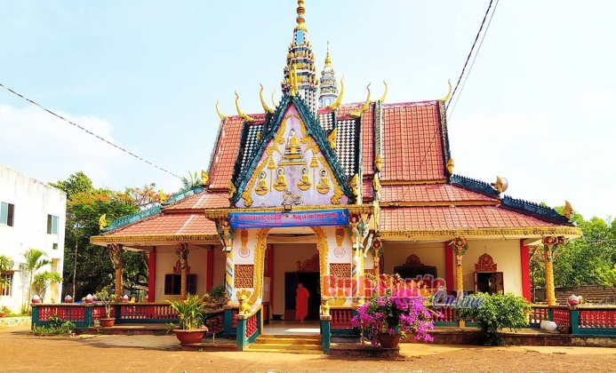 Đồng b&agrave;o Khơme Lộc Ninh đ&oacute;n tết Ch&ocirc;l Chnăm Thm&acirc;y