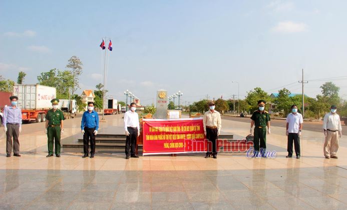 Hơn 260 triệu đồng hỗ trợ kiều b&agrave;o Campuchia chống dịch Covid-19