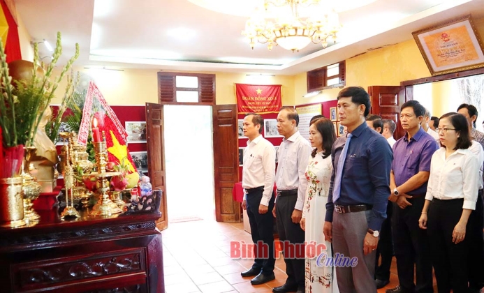 Dâng hương kỷ niệm 55 năm Ngày chiến thắng Đồng Xoài