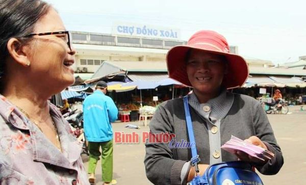 Bình Phước hỗ trợ hơn 2,2 tỉ đồng cho người bán vé số bị ảnh hưởng bởi dịch Covid-19 