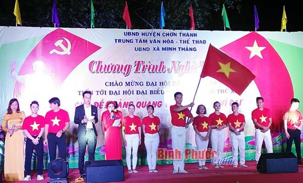 Tuy&ecirc;n truyền lưu động ch&agrave;o mừng Đại hội Đảng c&aacute;c cấp