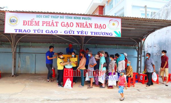 Phát động tháng nhân đạo “Chung tay vì sức khỏe cộng đồng”